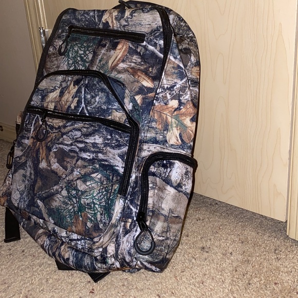 ❌SOLD Swiss Design Camo Backpack - Picture 3 of 10